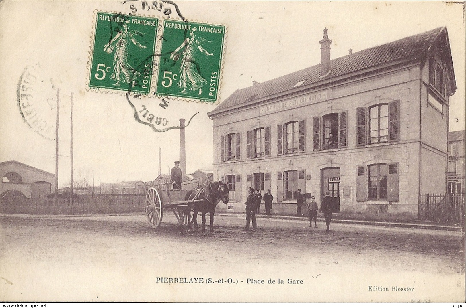 CPA Pierrelaye Place De La Gare - Pierrelaye