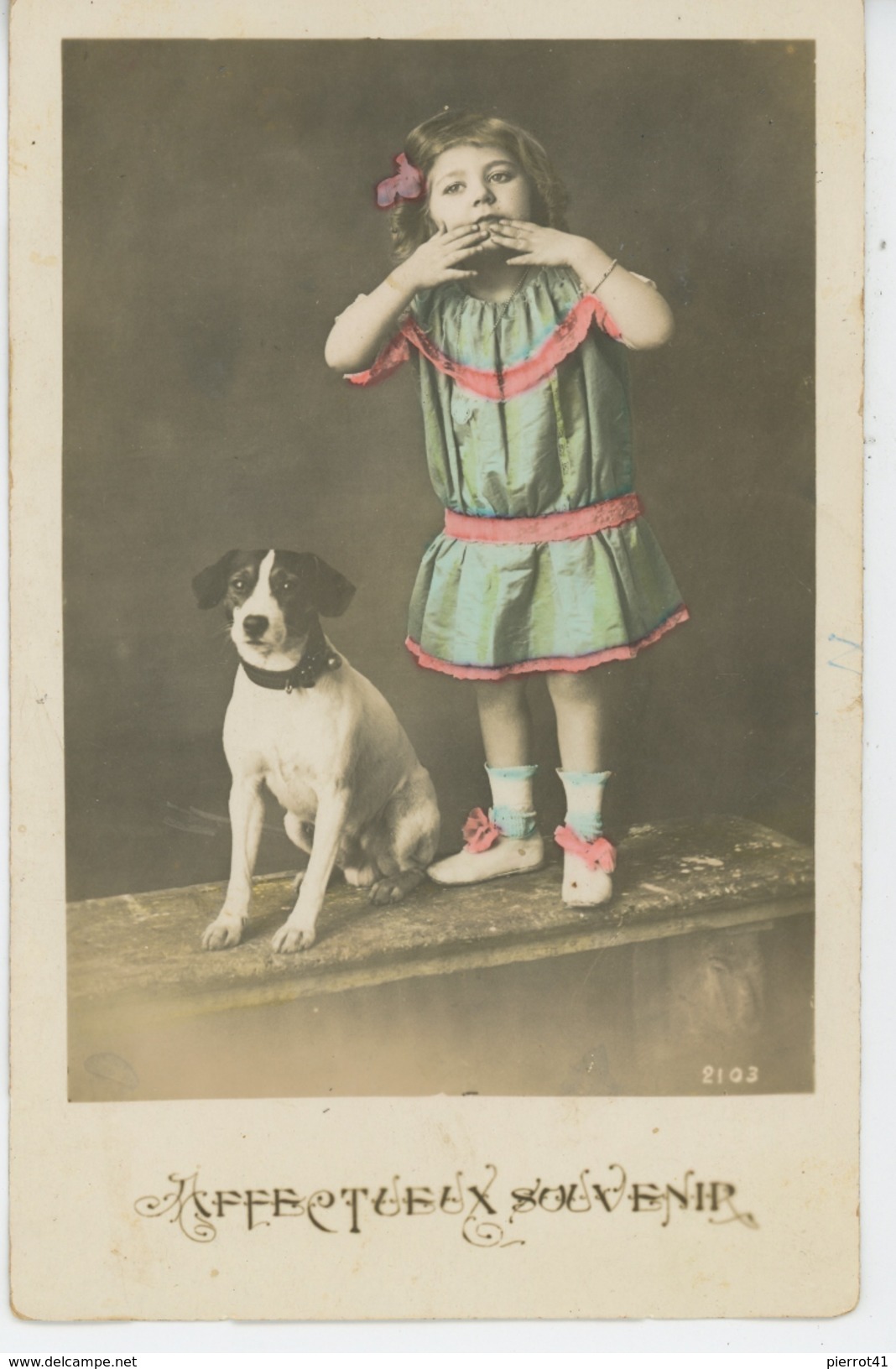 ENFANTS - LITTLE GIRL - MAEDCHEN - DOG - Jolie Carte Fantaisie Fillette Et Chien "Affectueux Souvenir " - Perros