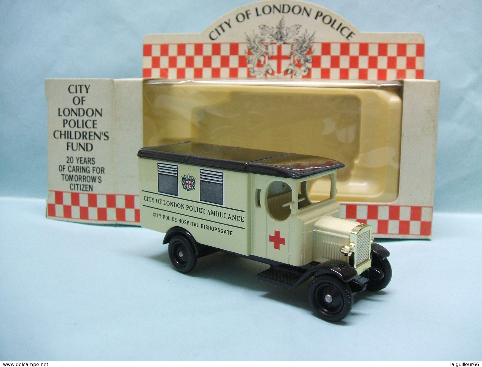 Lledo - City Of London Police - MORRIS Van Ambulance BO - Utilitaires