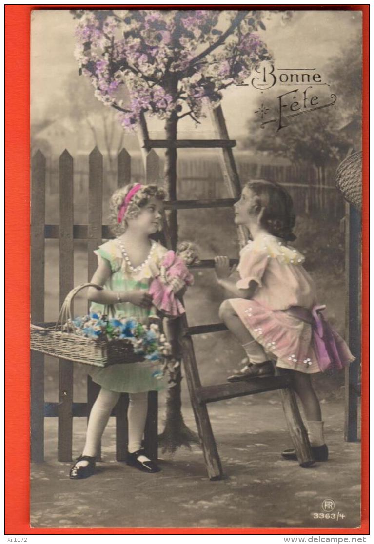 IBR-29 Fillettes  Au Jardin, Fleurs. Bonne Fête. Circulé Sous Enveloppe - Scènes & Paysages