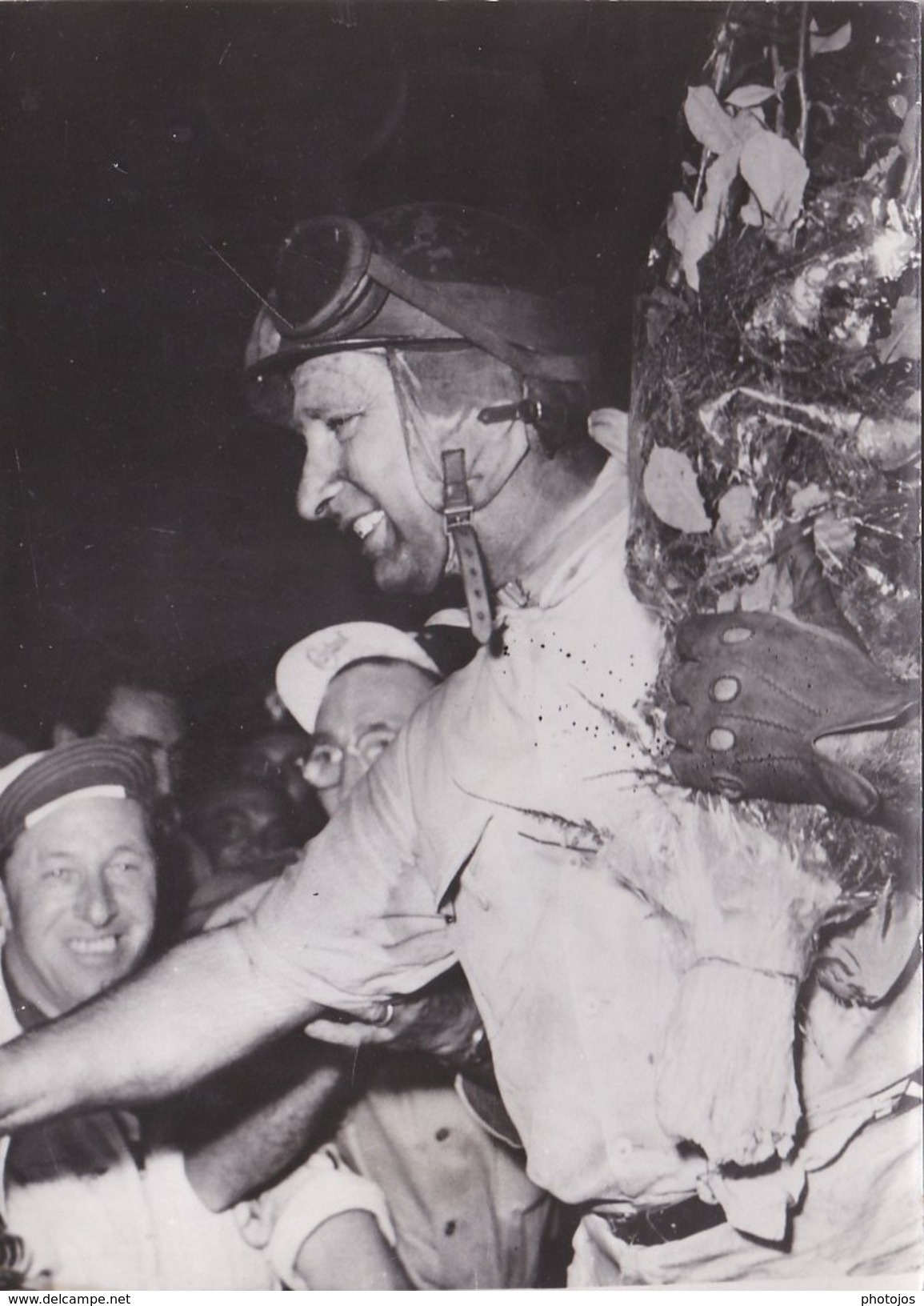 Photo : Juan Manuel Fangio Enlève Le 25ème Grand Prix D'Italie En 1954 à Monza, Sur Maserati  Et Mercedes Ph Keystone - Coches