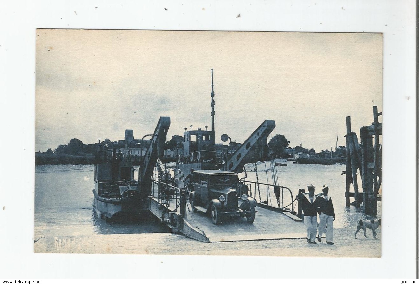 BAC ASSURANT LE PASSAGE DE LA CHARENTE ENTRE SOUBISE ET ROCHEFORT SUR MER. LA COTE CHARENTAISE 5718 - Rochefort