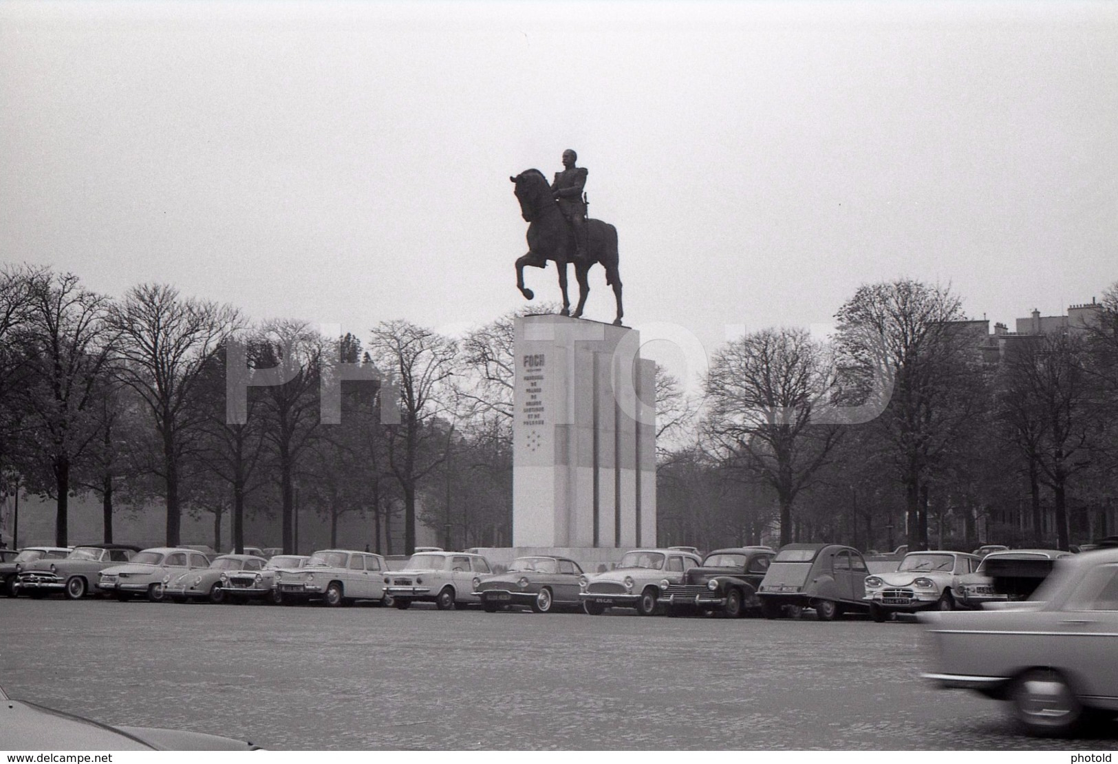 1963 TROCADERO PARIS FRANCE 35mm  AMATEUR NEGATIVE NOT PHOTO NEGATIVO NO FOTO RENAULT FLORIDE PORSCHE 356 - Other & Unclassified