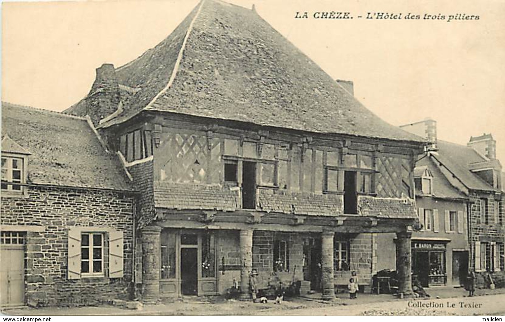 -dpts Div.-ref-NN886- Cotes D Armor - La Cheze - Hotel Des Trois Piliers- Chapellerie E. Baron - Chapelleries - Magasins - La Chèze