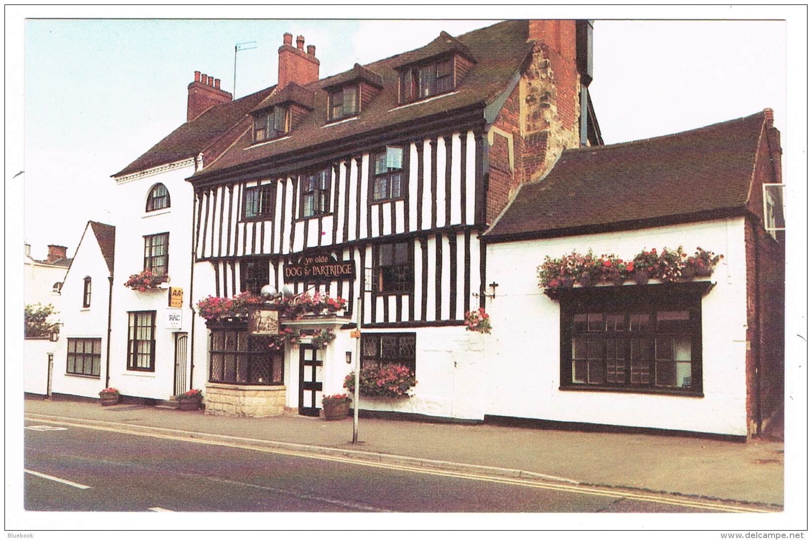 RB 1147 -  1984 Postcard - Ye Olde Dog &amp; Partridge Hotel High Street Tutbury Staffordshire - Autres & Non Classés