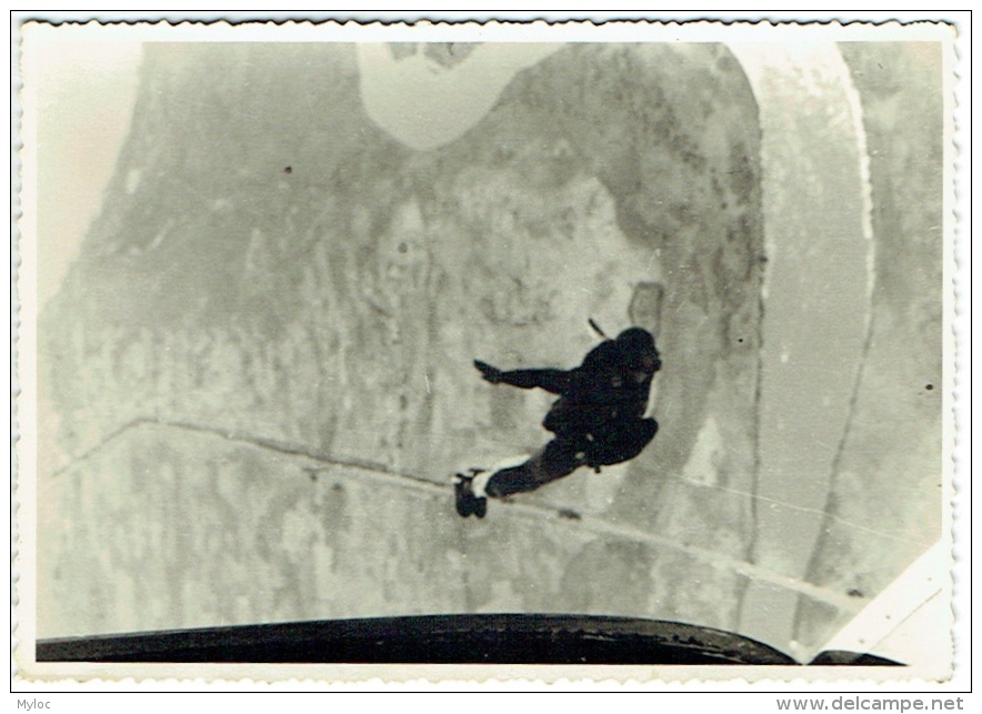 Carte Photo. Parachutisme. Chute Libre , Ruanda-Urundi, 1961-62. - Aviación