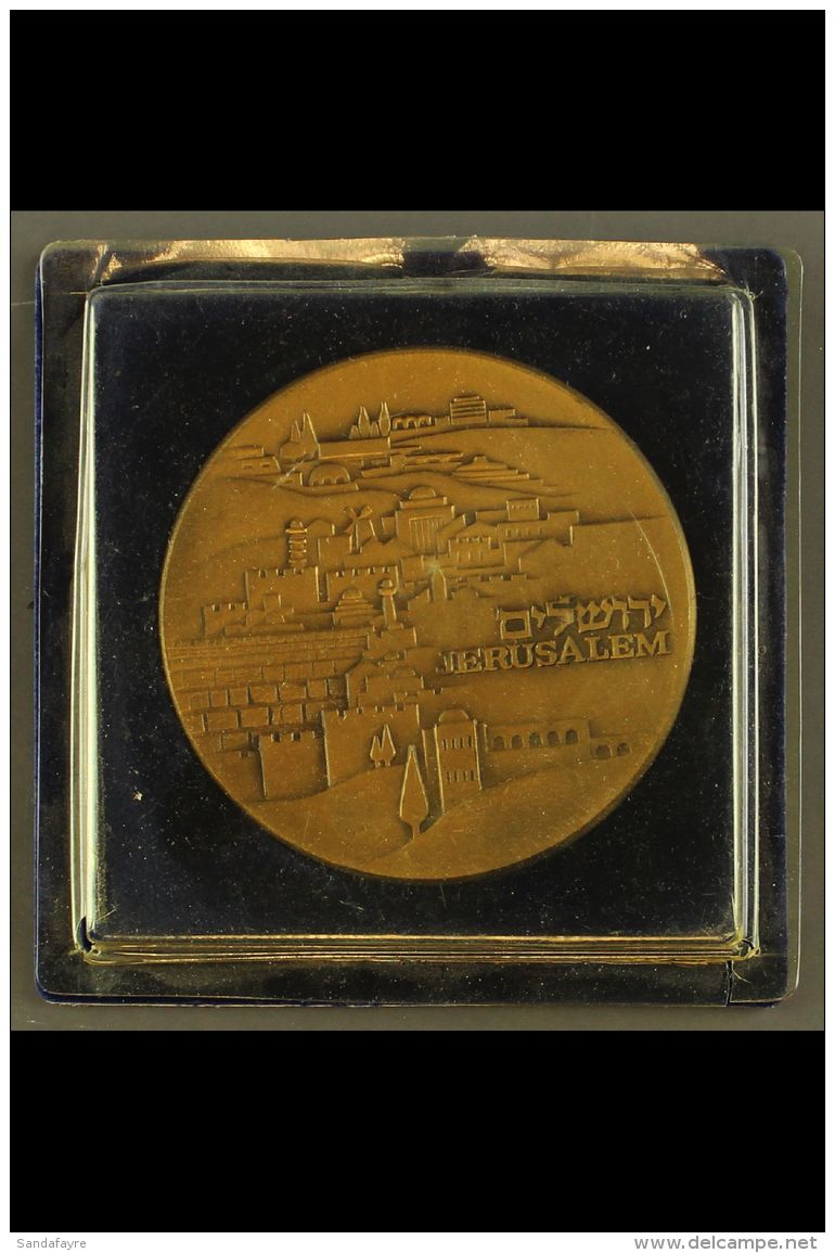 BRONZE MEDALLION  Featuring The Knesset Building On The Front Side Of The Coin With The Emblem Of The State Of... - Other & Unclassified