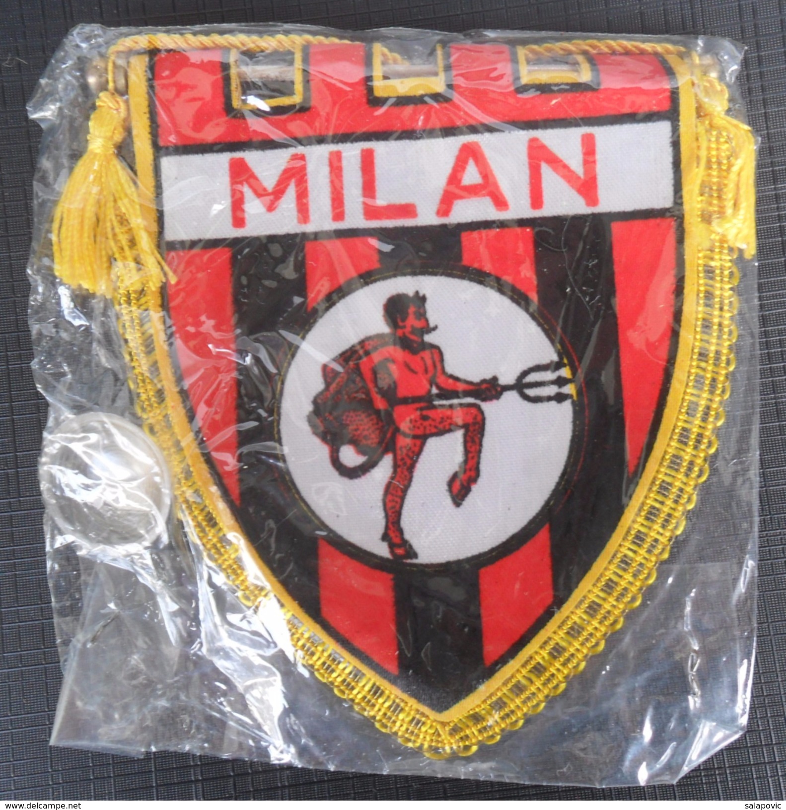 A.C. Milan, Milano  ITALY FOOTBALL CLUB CALCIO OLD PENNANT (not Banned) - Apparel, Souvenirs & Other