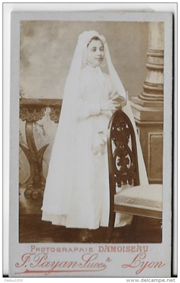 PHOTO  Communiante 1904 - Personnes Identifiées