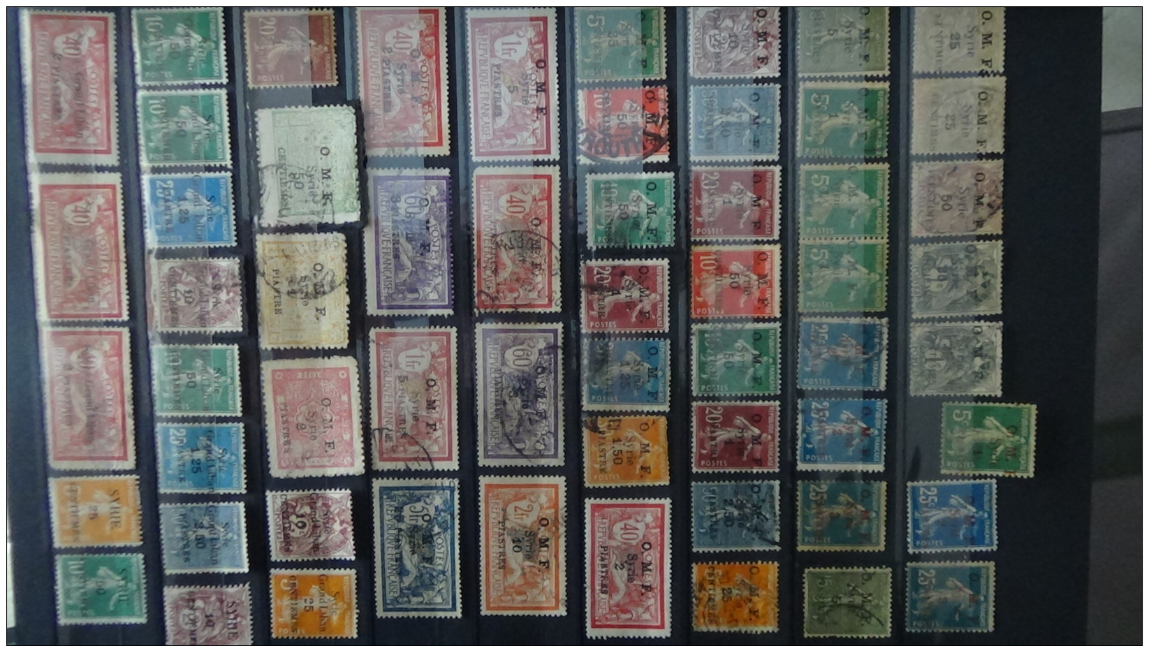 B Collection D'anciennes Colonies Françaises Tous états (timbres Réunion CFA **). A Saisir !!! - Collections (en Albums)