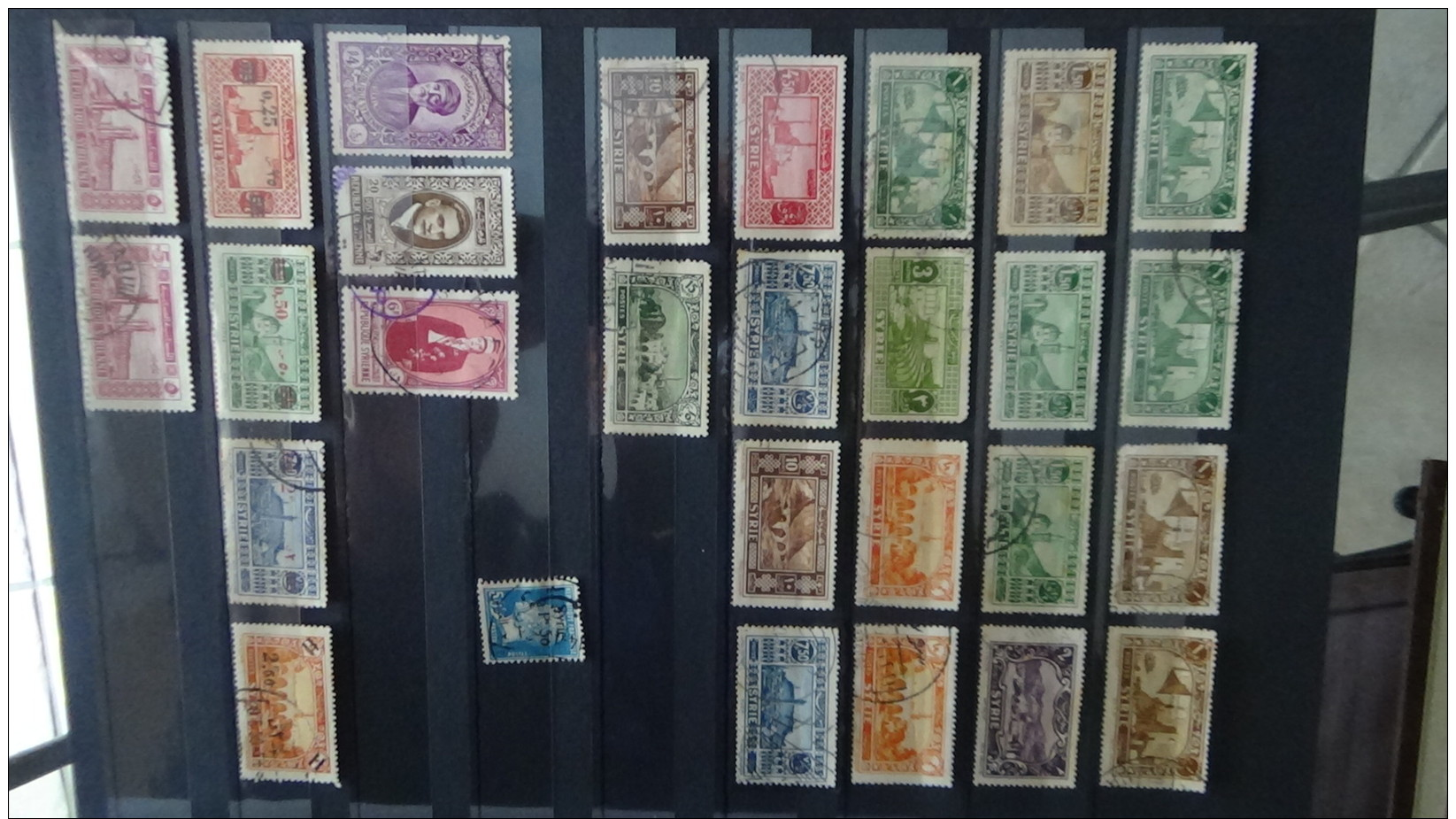 B Collection d'anciennes colonies Françaises tous états (timbres Réunion CFA **). A saisir !!!