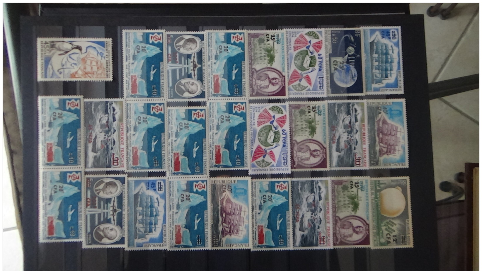B Collection d'anciennes colonies Françaises tous états (timbres Réunion CFA **). A saisir !!!