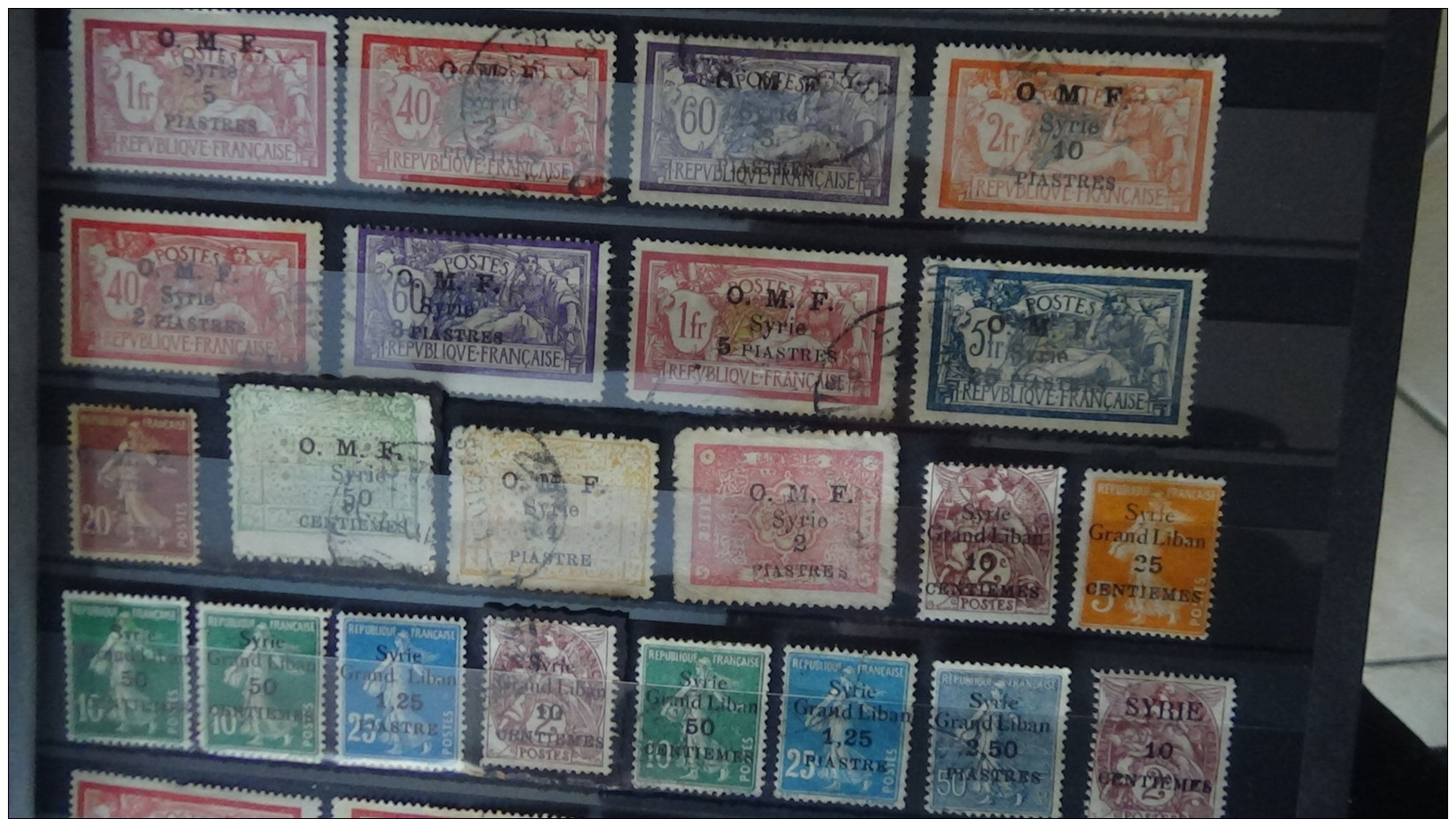 B Collection d'anciennes colonies Françaises tous états (timbres Réunion CFA **). A saisir !!!