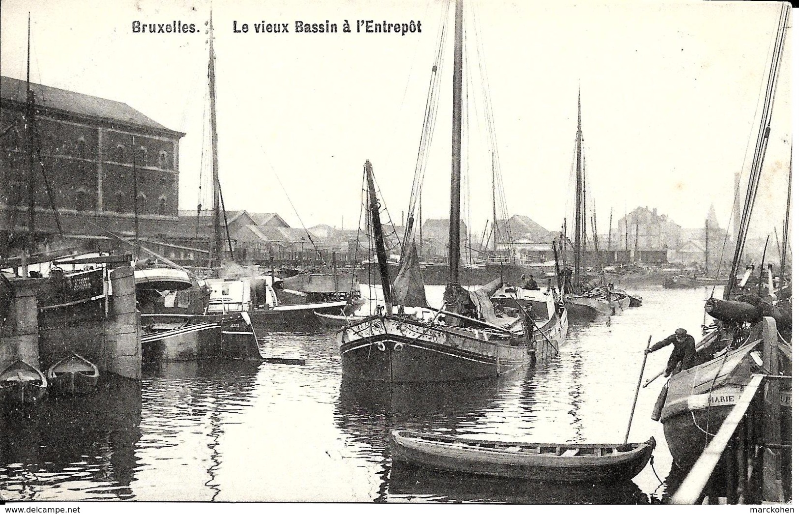 BRUXELLES (1000) : Bateaux De Pêche Dans Le Vieux Bassin à L'Entrepôt. CPA. - Hafenwesen