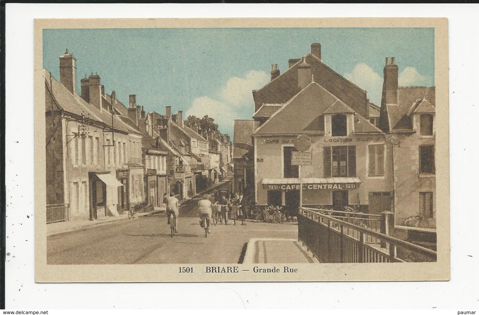 Briare  Grande Rue Avec Café Central - Briare