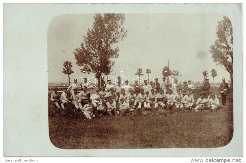 T2/T3 World War I German Soldiers During Mealtime, Group Photo (EK) - Zonder Classificatie