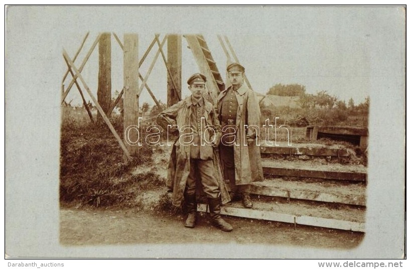 T2/T3 World War I German Soldiers In Trenchcoat At Unknown Location (EK) - Non Classés