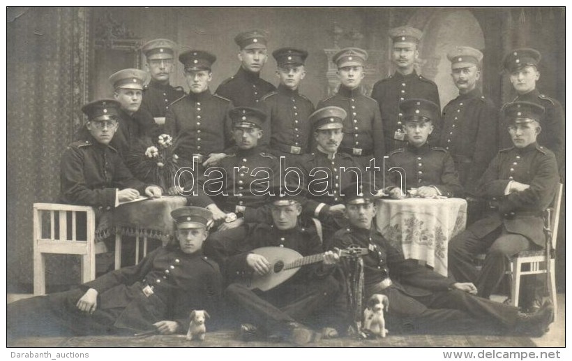 * T2/T3 German Soldiers Group Photo, Some Of Them Prussian One-year Volunteers (Einjahrig-freiwilliger), Photo (EK) - Non Classés