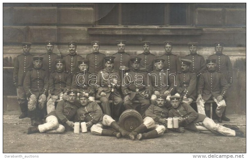 T3 WWI German Soldiers With Beer, Hans M&ouml;ller's Group Photo (fa) - Zonder Classificatie