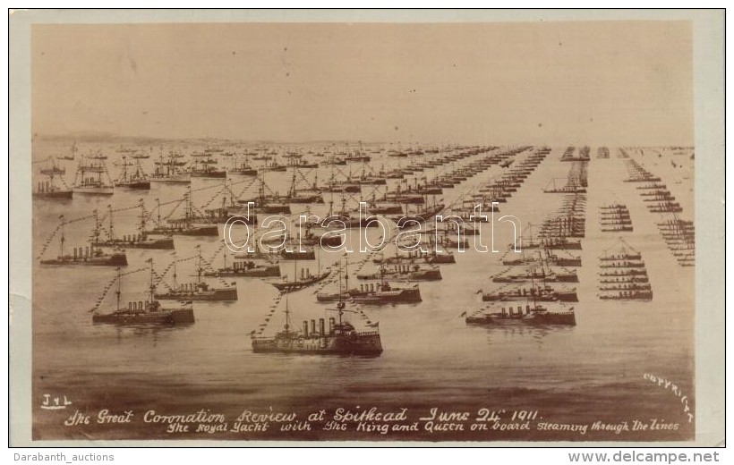 T2 1911 The Great Coronation Review At Spithead, The Royal Yacht With The King And Queen On Board Steaming Through... - Zonder Classificatie