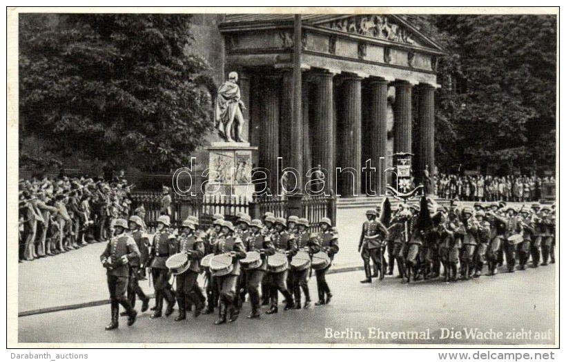 ** T2 Berlin, Ehrenmal, Die Wache Zieht Auf, NS Soldiers Marching - Zonder Classificatie