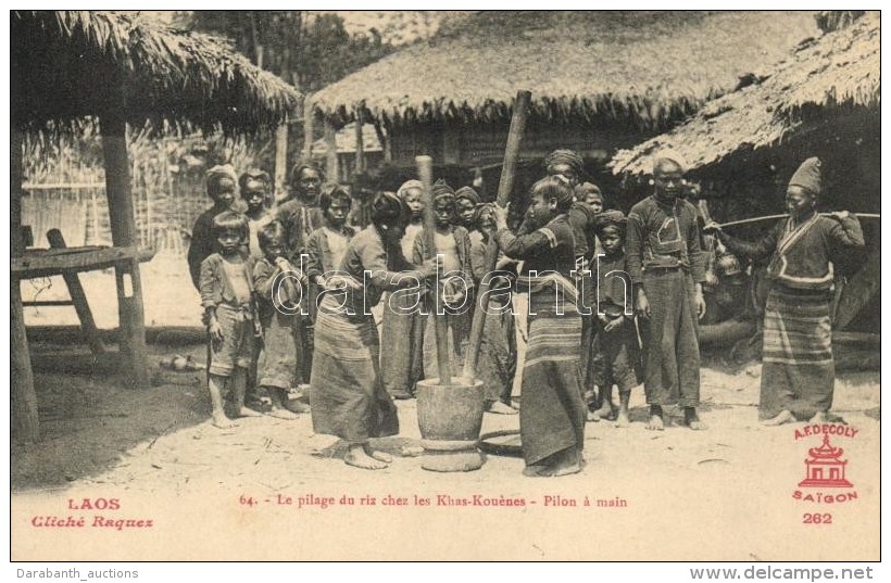 ** T1/T2 Khas-Kou&eacute;nes, Le Pilage Du Riz Chez Les Khas Kouenes, Pilon A La Main / Women Pounding Rice - Zonder Classificatie