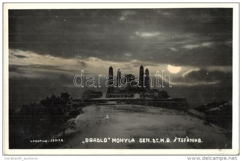 ** T2 Bradlo, Mohyla Milana Rastislava Stef&aacute;nika / Eml&eacute;kmÅ± / Stefanik Monument, Photo - Zonder Classificatie