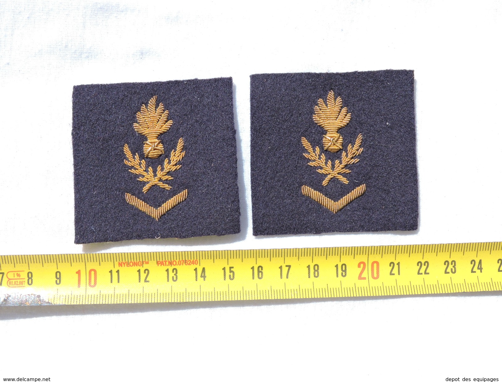 LOT 2 INSIGNES DE MANCHE ARMEE DE L'AIR ADMINISTRATION années 1950  à voir ...