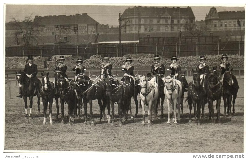 * T1/T2 1931 Budapest VII. Lovas Bemutat&oacute; K&uuml;rt&ouml;kkel, Pobuda Photo - Non Classés