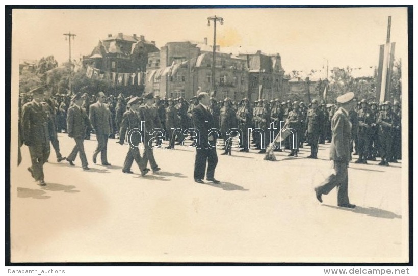 1947 Dinny&eacute;s Lajos Minisztereln&ouml;k Szeml&eacute;zi A Magyar Alakulatokat A HÅ‘s&ouml;k Ter&eacute;n 14x9... - Andere & Zonder Classificatie