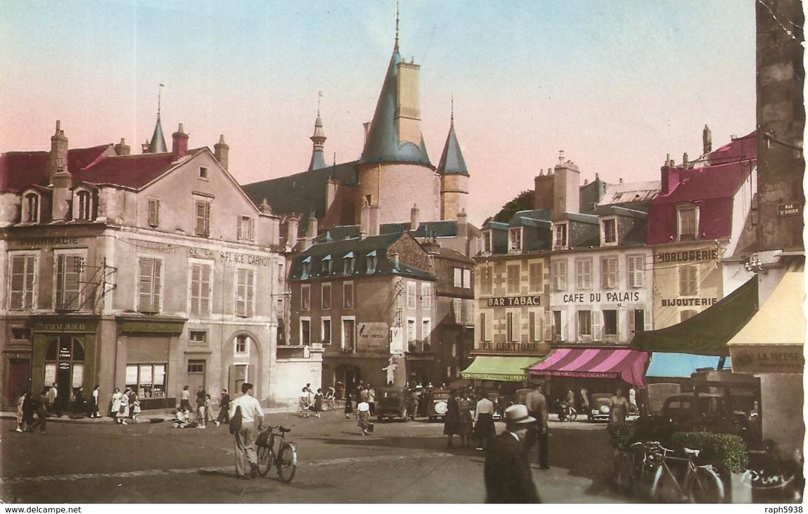 NEVERS  ( Nievre )  LA PLACE CARNOT - Nevers