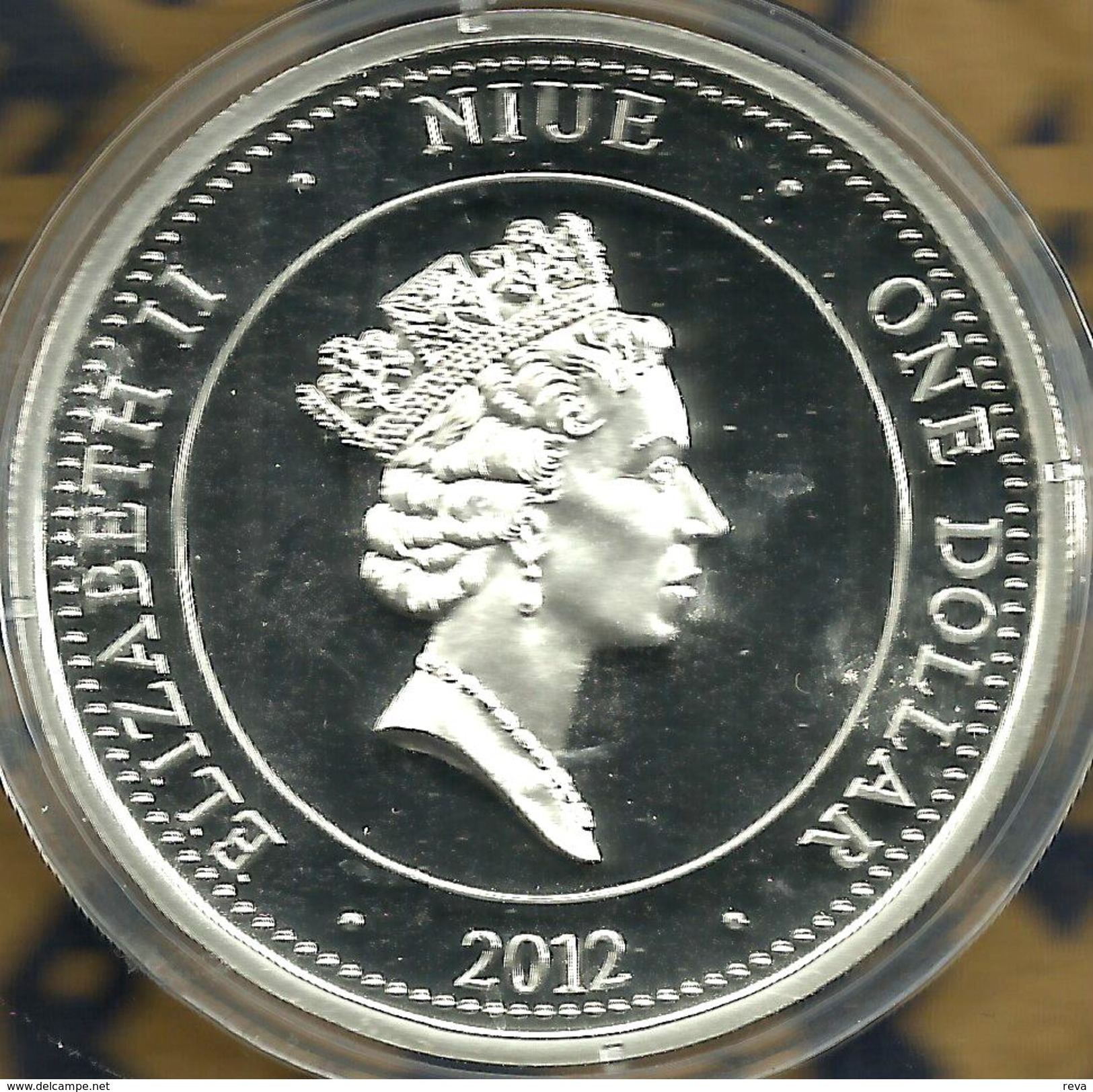 NIUE ISLAND $1 WWII BATTLE FOR AUSTRALIA COLOURED FRONT QEII HEAD BACK 2012 PROOF SILVER READDESCRIPTION CAREFULLY!!! - Niue