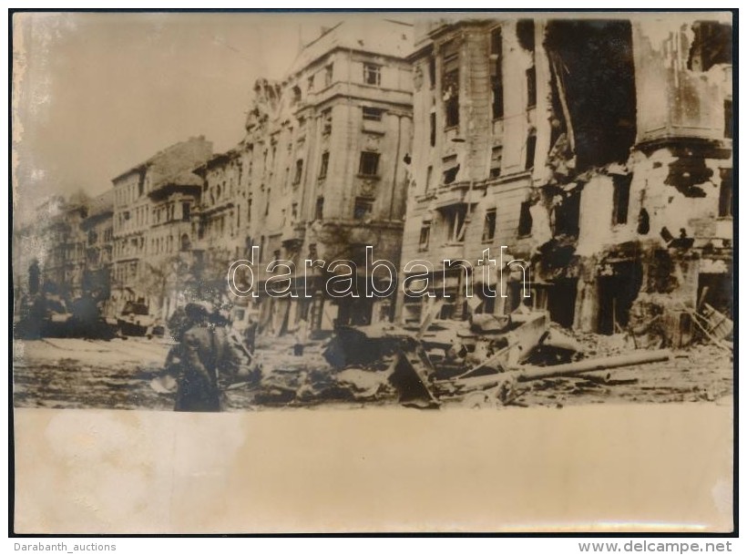 1956 Budapest, Baross Utcai Romok. Francia Sajt&oacute;fot&oacute; / Photo From The 1956 Revolution. French Press... - Otros & Sin Clasificación