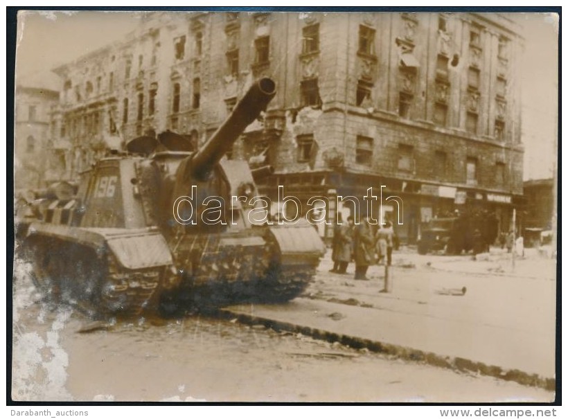 1956 Forradalom A Pesti Utc&aacute;kon. Szovjet Harckocsi  Francia Sajt&oacute;fot&oacute; / Photo From The 1956... - Otros & Sin Clasificación