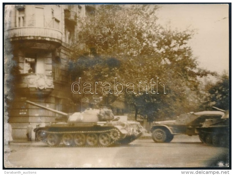 1956 Budapest, Szovjet Tank Az Utc&aacute;n. Francia Sajt&oacute;fot&oacute; / Photo From The 1956 Revolution.... - Otros & Sin Clasificación