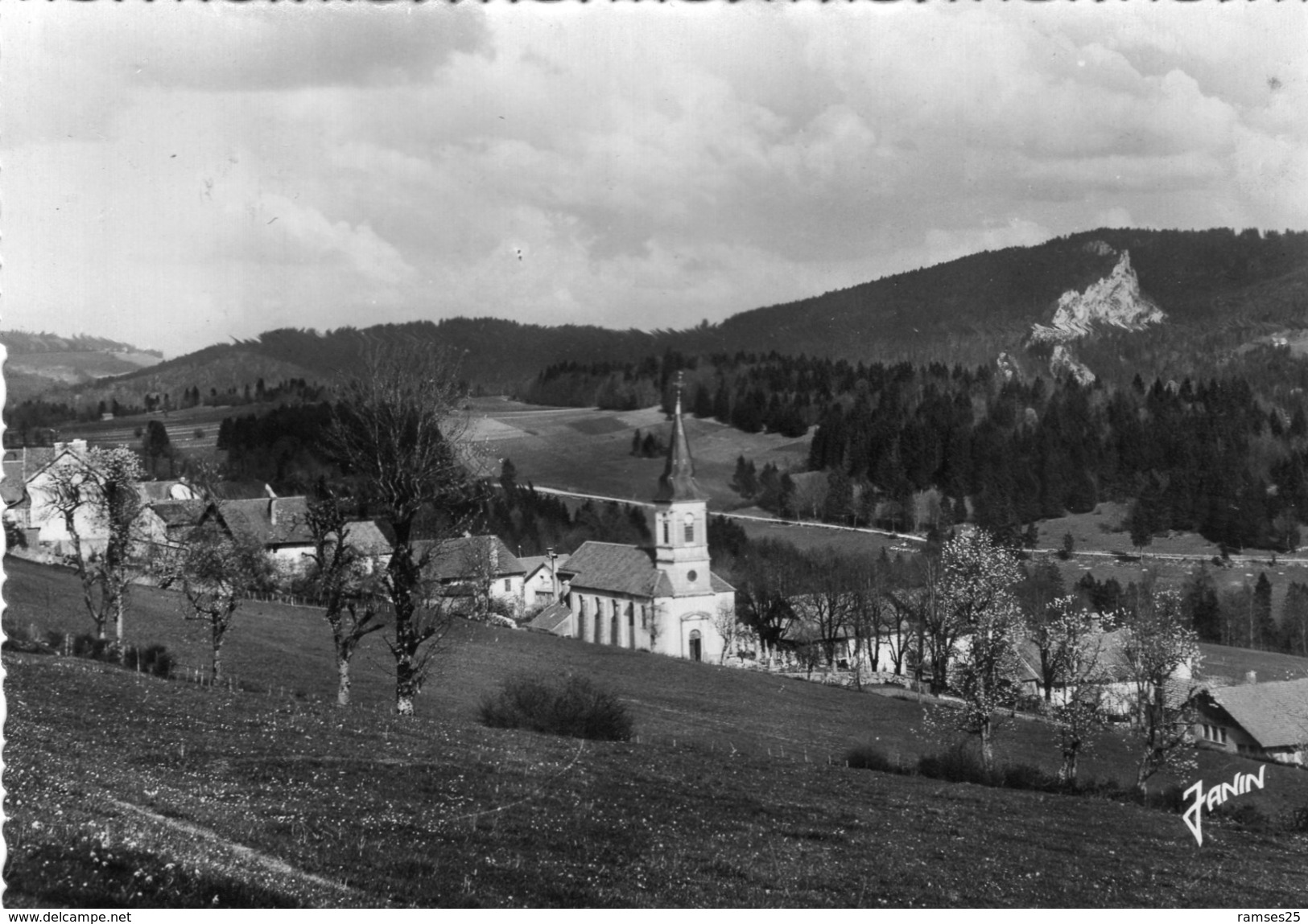 (doubs) CPSM  Charmauvillers  Eglise  (bon Etat) - Autres & Non Classés