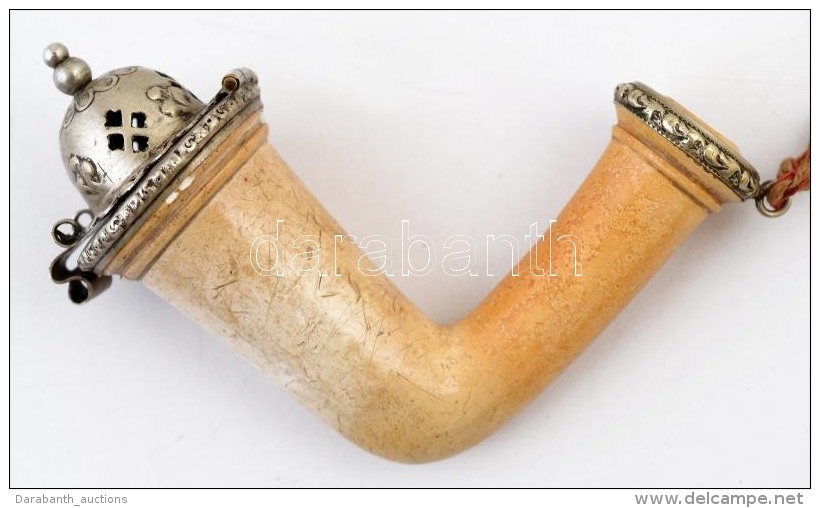 Tajt&eacute;kpipa, D&iacute;szes Ez&uuml;st (Ag.) Fejjel, Jelzett, 7&times;7,5 Cm /

Meerschaum Pipe With Silver... - Autres & Non Classés