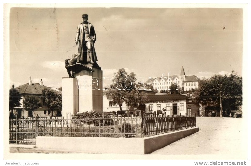 T1/T2 L&eacute;va, Levice; M. R. Stefanik Szobor, Husztinek-Szenessy Vend&eacute;glÅ‘, &uuml;zletek / Statue,... - Sin Clasificación