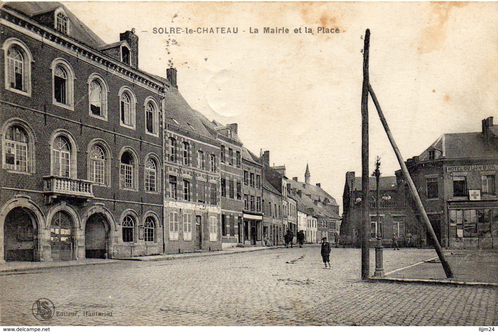 - SOLRE-LE-CHATEAU -1919- La Mairie Et La Place - - Solre Le Chateau