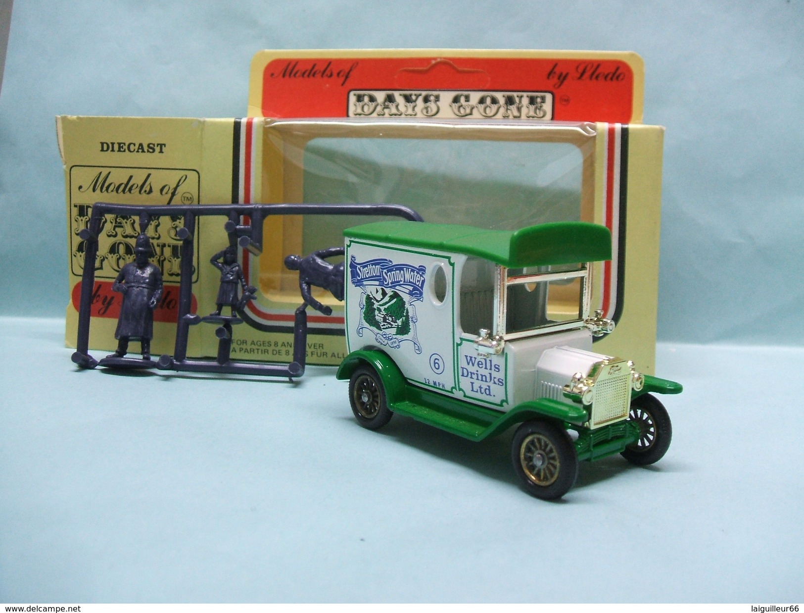 Lledo Days Gone - FORD MODEL T Van Fourgon 1920 Stretton Spring Water + Personnages BO - Utilitaires