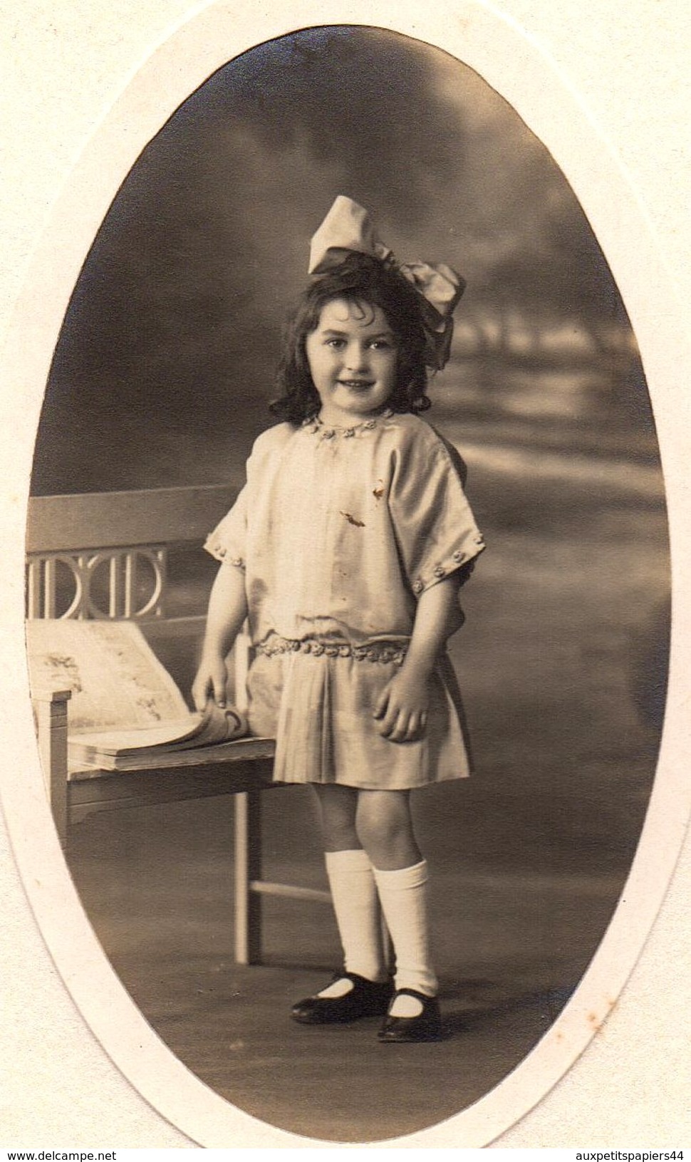 G. Tirage Photo Albuminé Cartonné - Fillette Au Gros Noeud Dans Les Cheveux - Photo Petit-Renaud Nantes 44000 - Personnes Identifiées