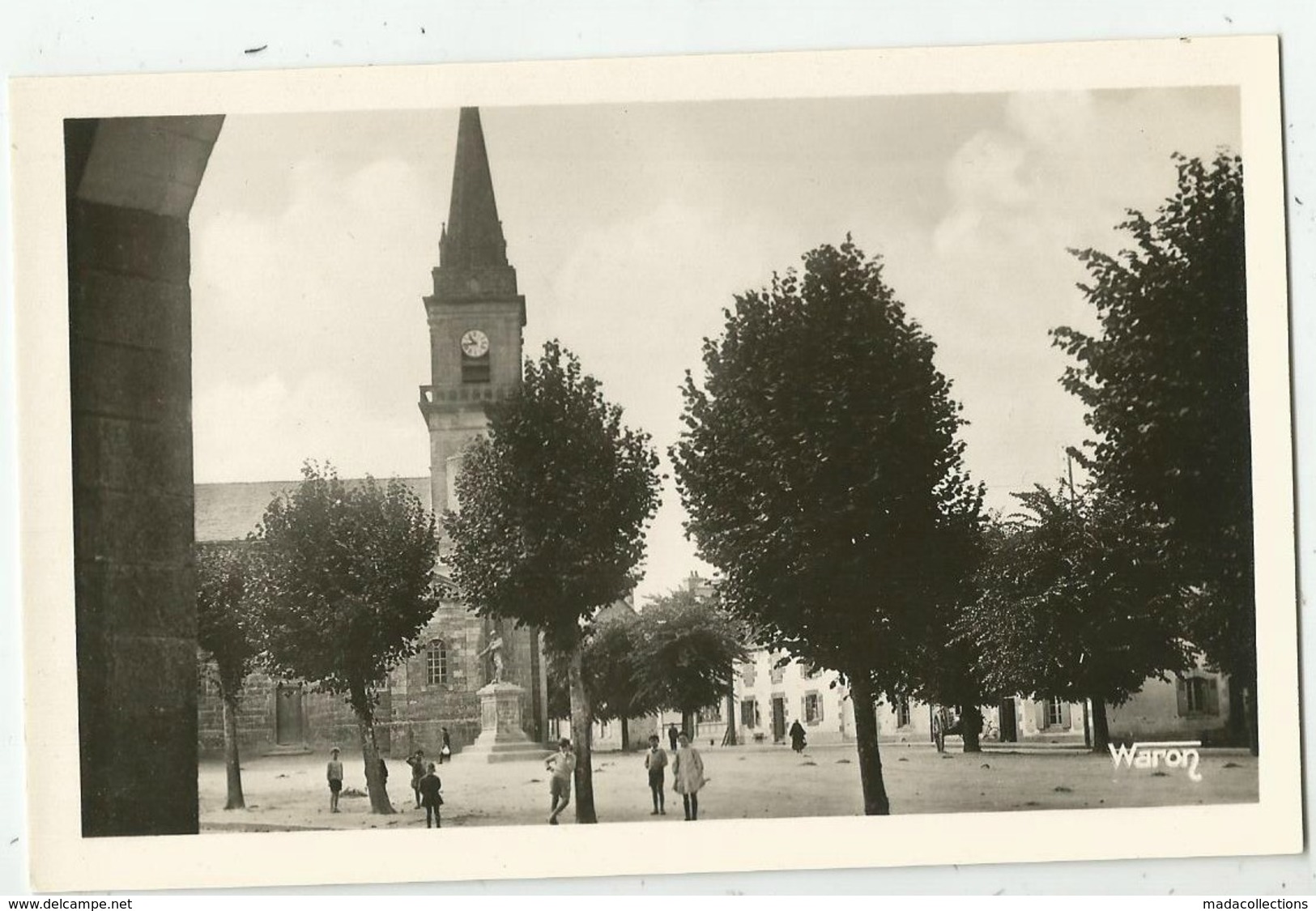 Cléguerec (56 -Morbihan) L'Eglise Et La Place - Cleguerec