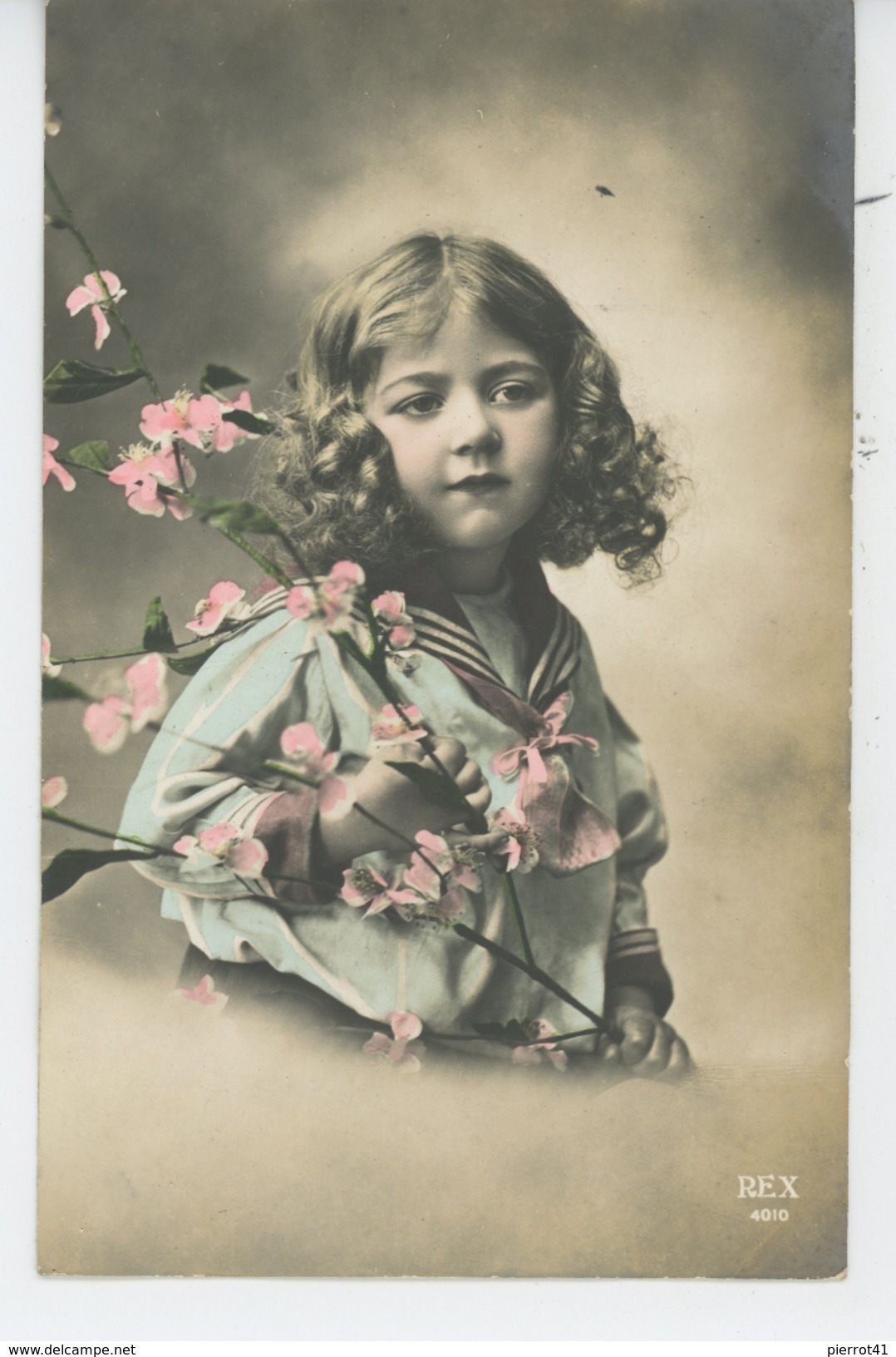 ENFANTS - LITTLE GIRL - MAEDCHEN - Jolie Carte Fantaisie Portrait Fillette Et Fleurs - Ritratti