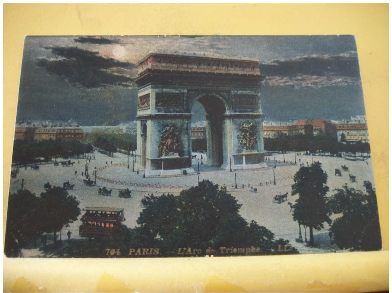 B5 2183 - 75 PARIS - L'ARC DE TRIOMPHE- 1907 -  (LA NUIT)  ANIMATION ATTELAGES TRAMWAY - París La Noche