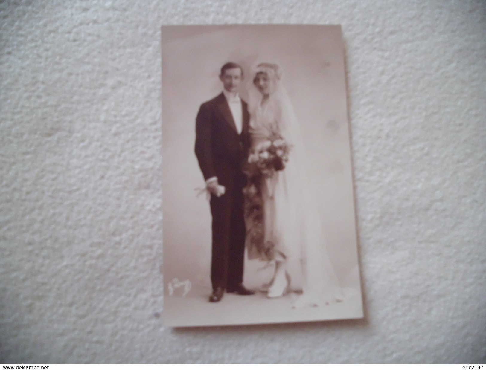 CARTE PHOTO COUPLE DE MARIES ...SIGNE LE ROUGE ? - Noces