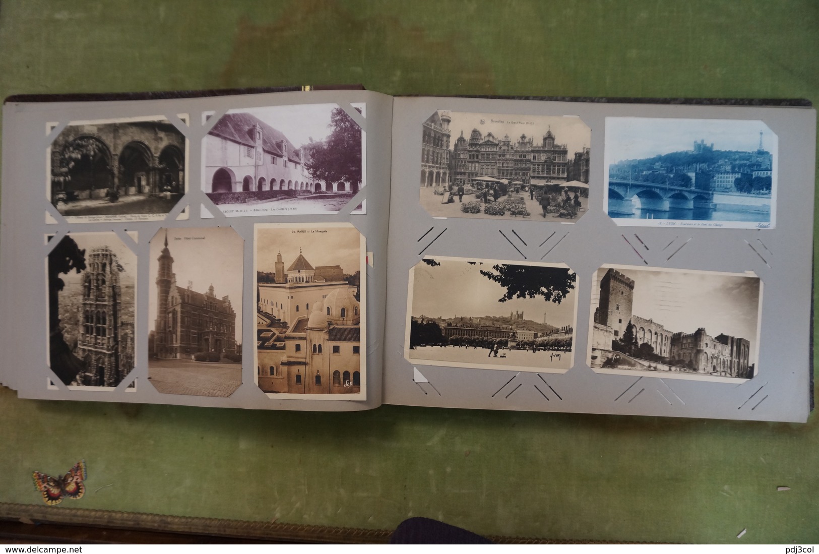 Album ancien formé de 395 cartes touristiques des années 1910-1940, noir, bistre, couleurs France