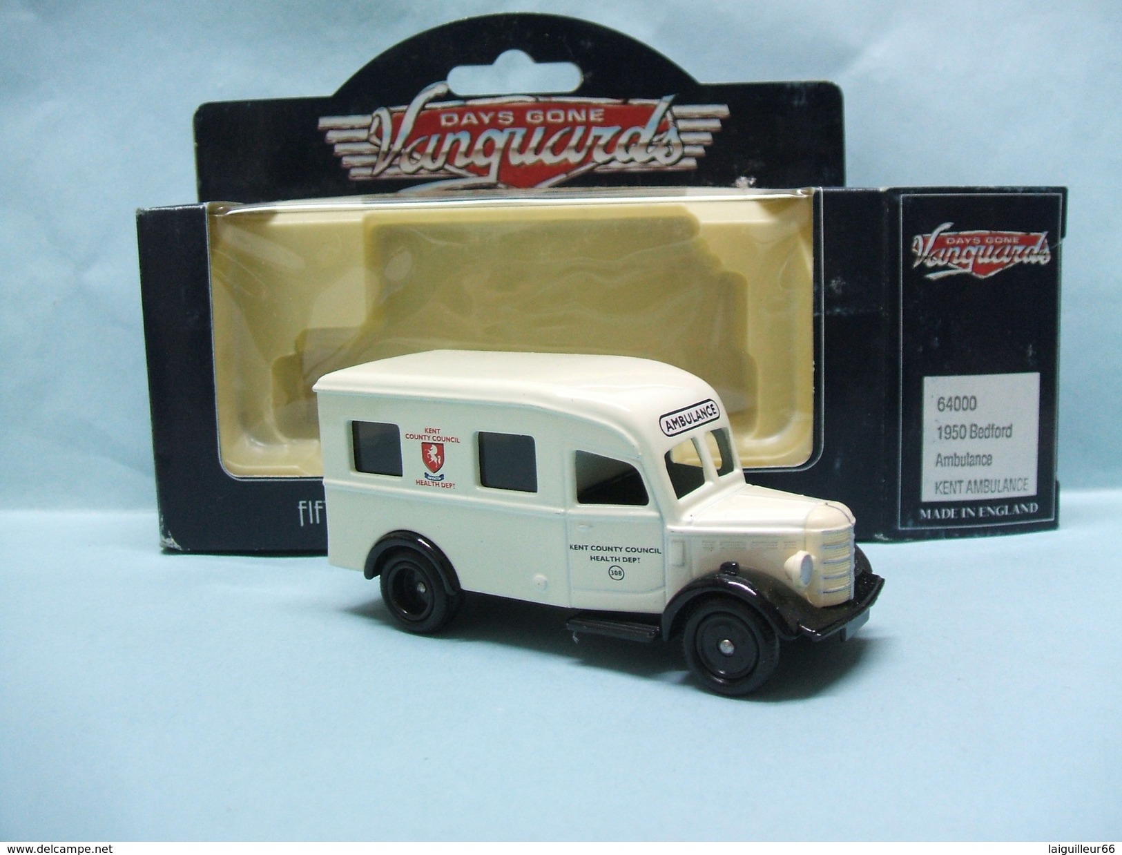 Vanguards Days Gone Lledo - BEDFORD AMBULANCE Fourgon 1950 KENT Réf. 64000 BO - Commercial Vehicles