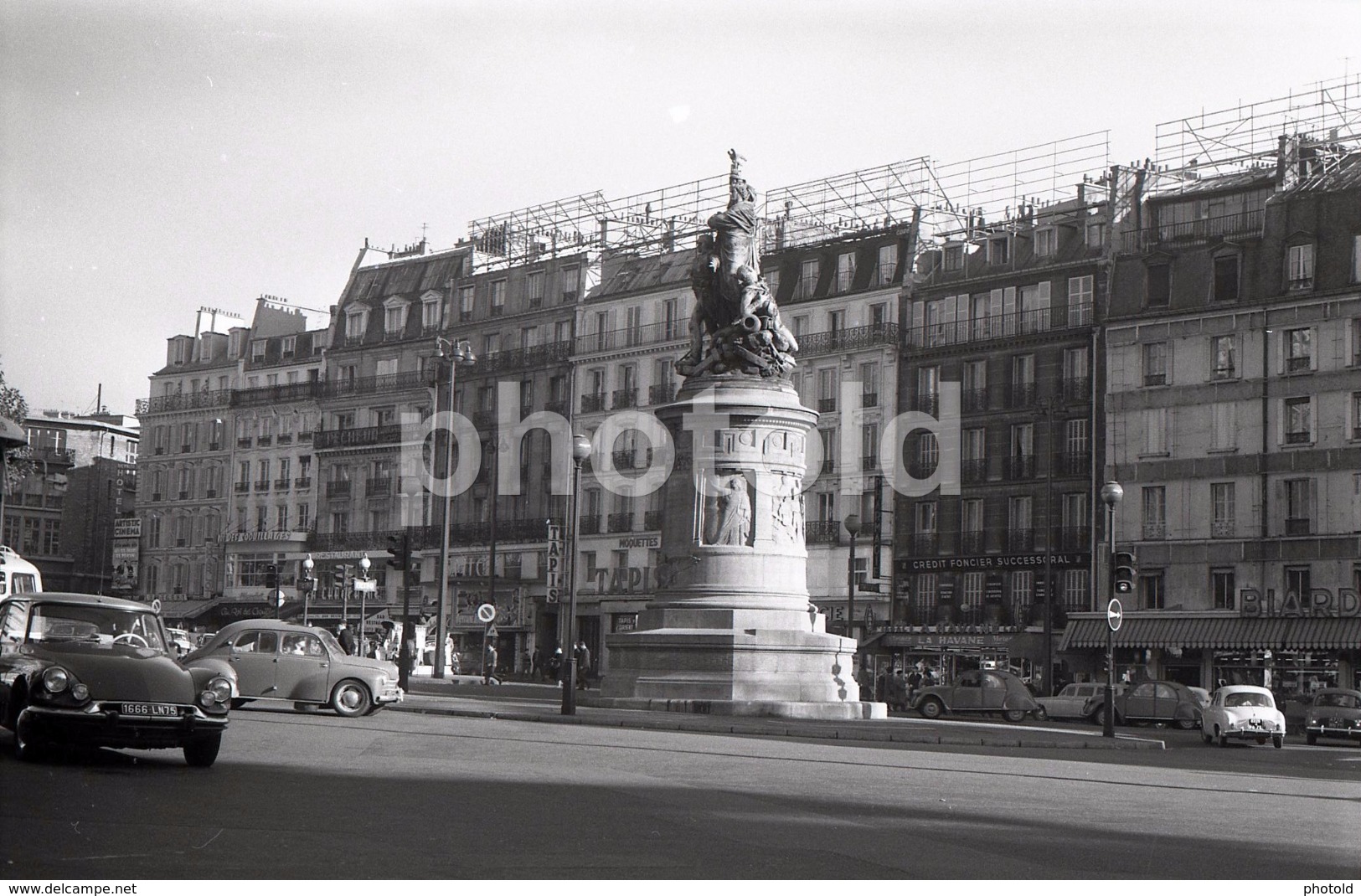 1963 CITROEN DS PLACE CLICHY  PARIS FRANCE 35mm  AMATEUR NEGATIVE NOT PHOTO NEGATIVO NO FOTO - Other & Unclassified