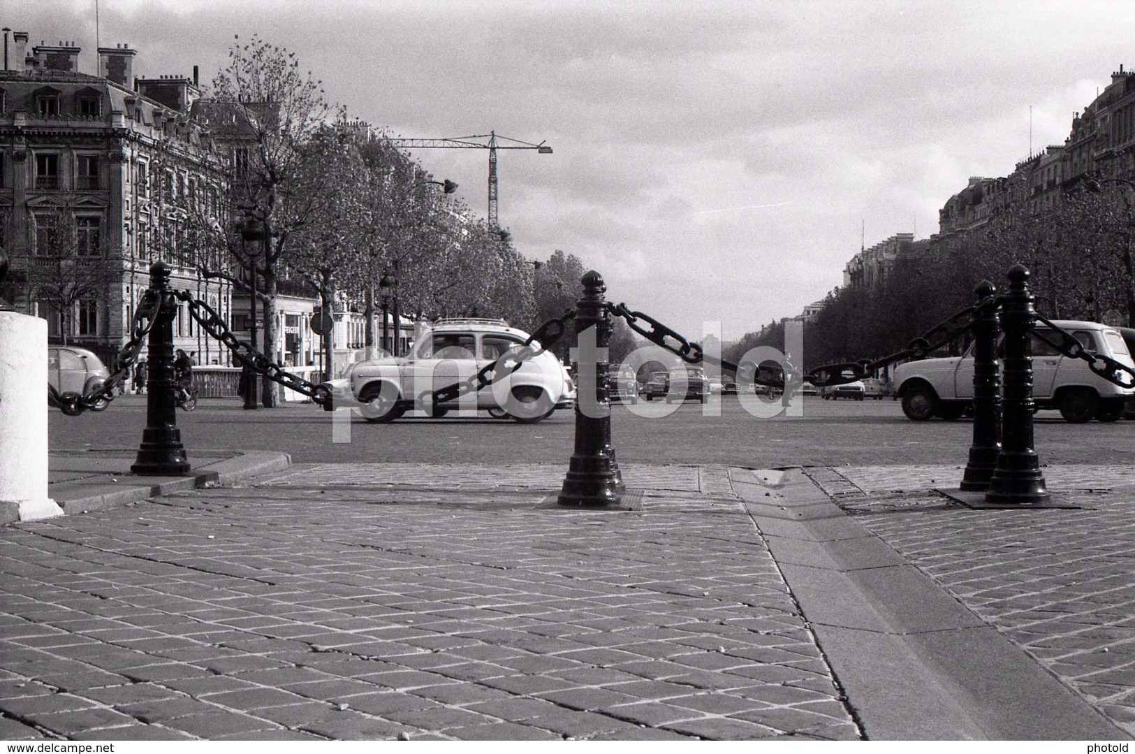 1963 FIAT 600 AVENUE CHAMPS ELYSEES  PARIS FRANCE 35mm  AMATEUR NEGATIVE NOT PHOTO NEGATIVO NO FOTO - Other & Unclassified