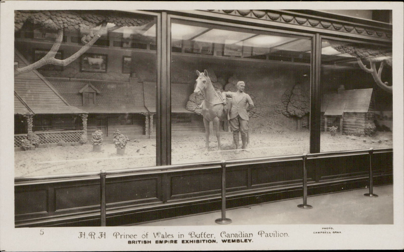 Wembley British Empire Exhibition H.R.H. Prince Of Wales In Butter Canadia Pavilion Photo Campbell Gray - Autres & Non Classés